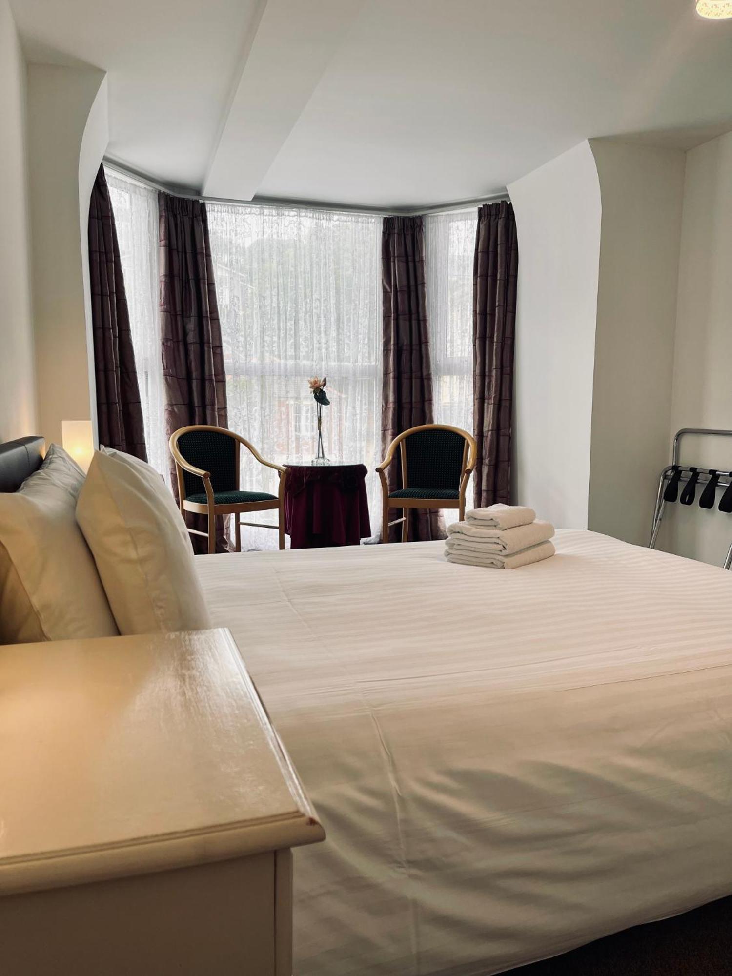 One Bedroom Apartment, No 4 Ilfracombe Bagian luar foto