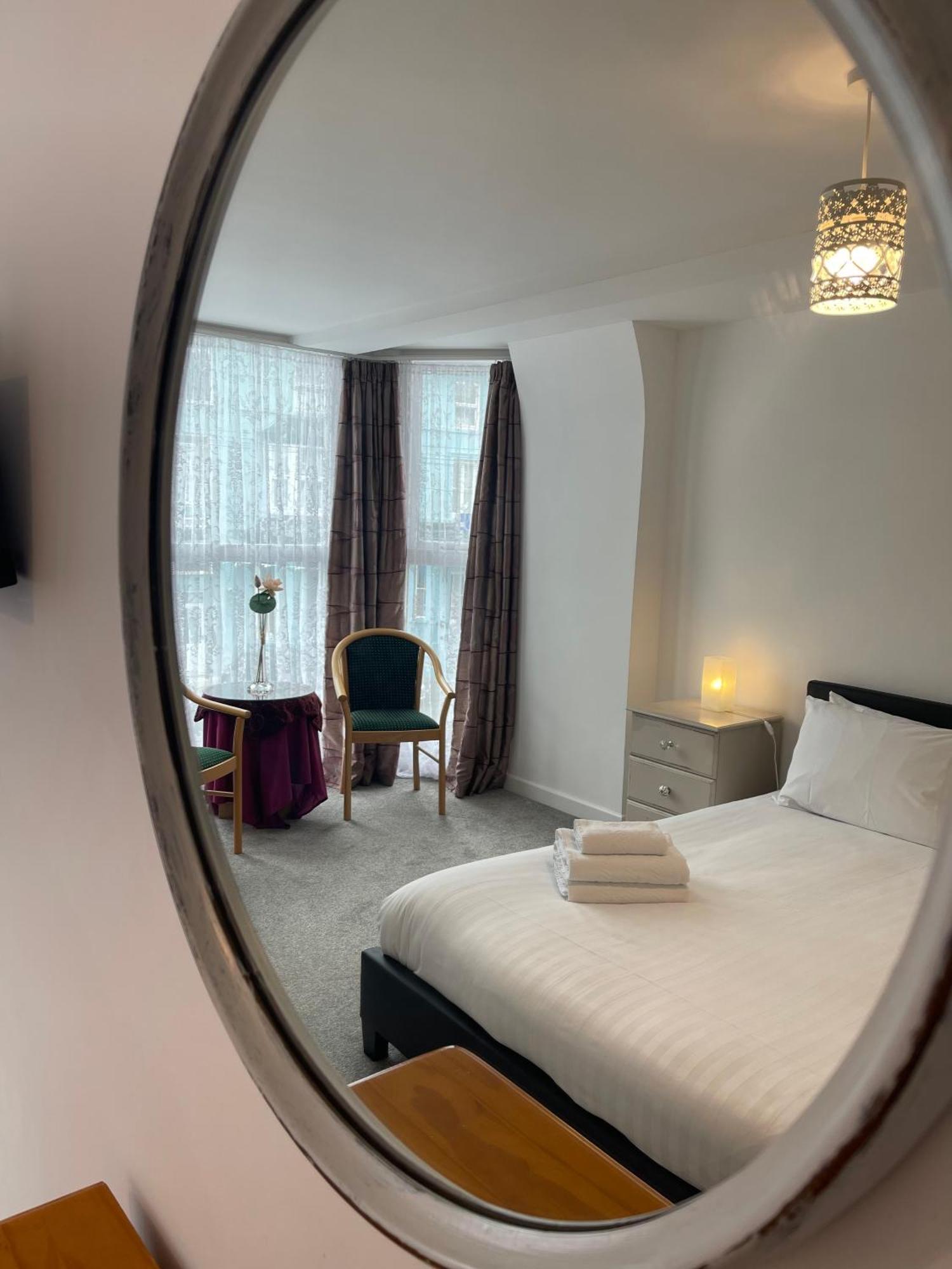 One Bedroom Apartment, No 4 Ilfracombe Bagian luar foto